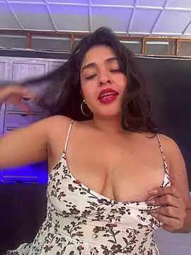 EmilyNoir1 online show from May 7, 6:44 pm