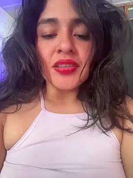 EmilyNoir1 online show from April 16, 8:20 pm