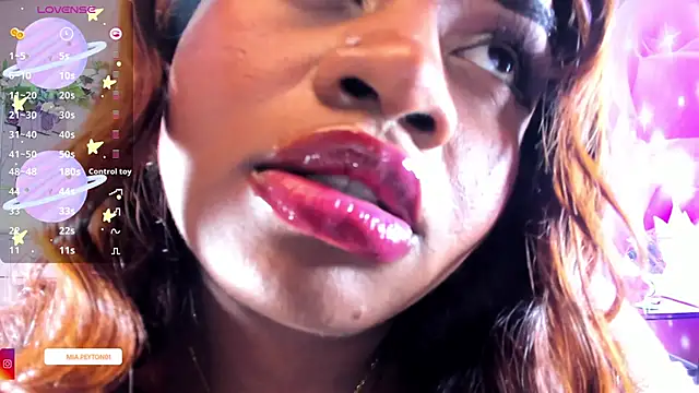 mia peyton online show from November 26, 8:20 pm