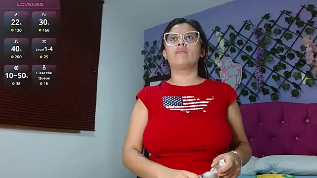 Sophie-Hot- online show from April 7, 10:17 am