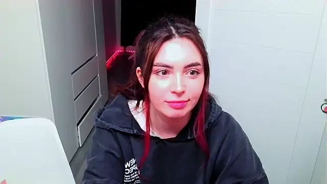 peachyness online show from February 7, 7:11 pm