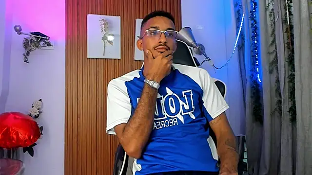 Snapshot of Darwin_mayo chatting on September 25, 5:19 pm Darwin mayo online show from September 25, 5:19 pm