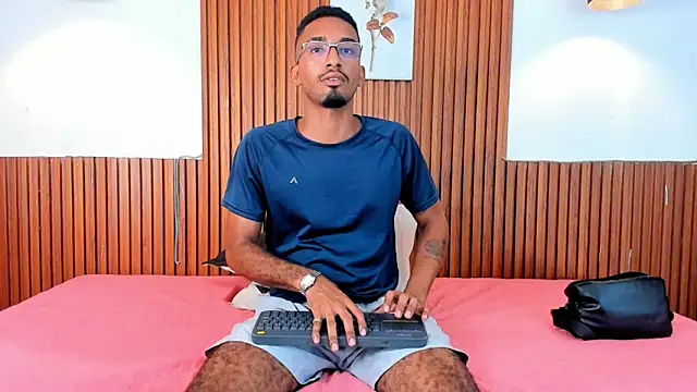 Snapshot of Darwin_mayo chatting on September 12, 11:59 pm Darwin mayo online show from September 12, 11:59 pm