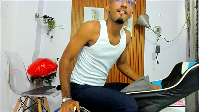 Snapshot of Darwin_mayo chatting on September 17, 5:26 pm Darwin mayo online show from September 17, 5:26 pm