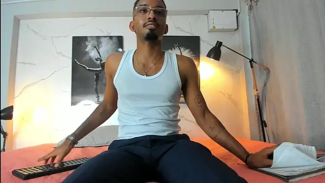 Snapshot of Darwin_mayo chatting on November 4, 5:50 pm Darwin mayo online show from November 4, 5:50 pm