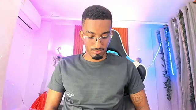 Snapshot of Darwin_mayo chatting on October 28, 5:34 pm Darwin mayo online show from October 28, 5:34 pm