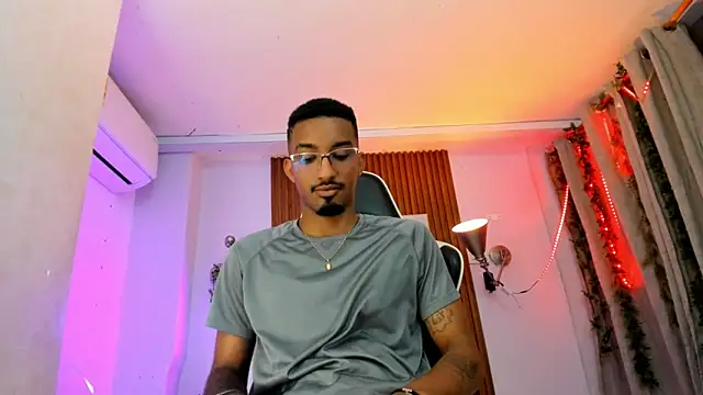 Snapshot of Darwin_mayo chatting on October 24, 5:56 pm Darwin mayo online show from October 24, 5:56 pm