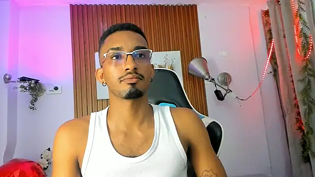 Snapshot of Darwin_mayo chatting on September 18, 5:38 pm Darwin mayo online show from September 18, 5:38 pm