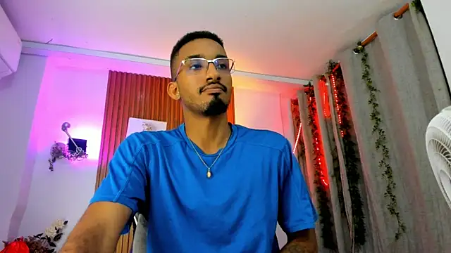 Snapshot of Darwin_mayo chatting on October 18, 5:15 pm Darwin mayo online show from October 18, 5:15 pm
