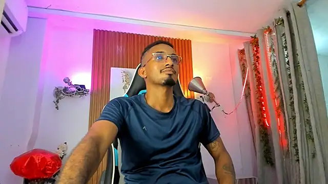 Snapshot of Darwin_mayo chatting on September 23, 5:20 pm Darwin mayo online show from September 23, 5:20 pm