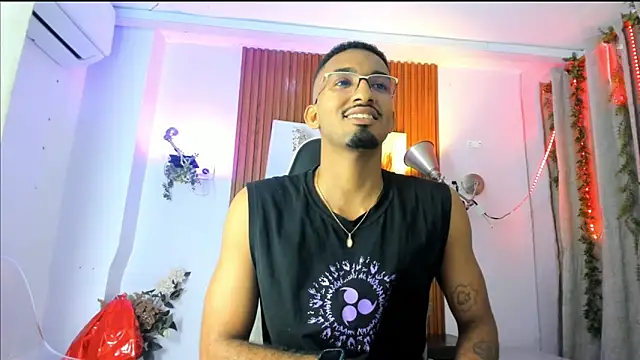 Snapshot of Darwin_mayo chatting on October 13, 5:25 pm Darwin mayo online show from October 13, 5:25 pm