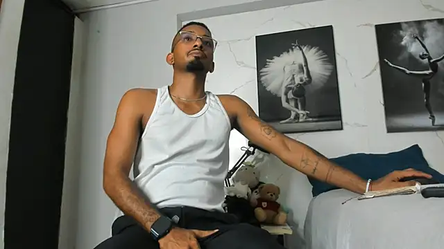 Snapshot of Darwin_mayo chatting on May 5, 4:10 pm Darwin mayo online show from May 5, 4:10 pm