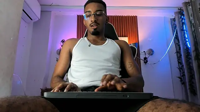 Snapshot of Darwin_mayo chatting on November 26, 5:46 pm Darwin mayo online show from November 26, 5:46 pm