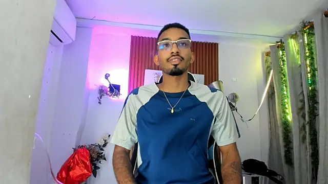 Snapshot of Darwin_mayo chatting on October 20, 5:35 pm Darwin mayo online show from October 20, 5:35 pm