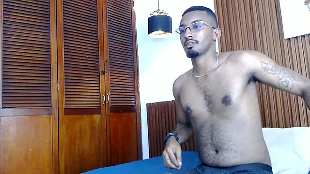 Snapshot of Darwin_mayo chatting on May 13, 3:30 pm Darwin mayo online show from May 13, 3:30 pm