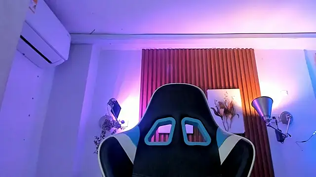 Snapshot of Darwin_mayo chatting on November 6, 5:28 pm Darwin mayo online show from November 6, 5:28 pm