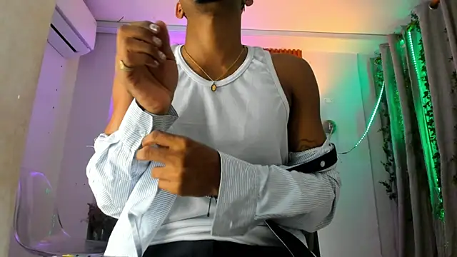 Snapshot of Darwin_mayo chatting on November 18, 5:38 pm Darwin mayo online show from November 18, 5:38 pm