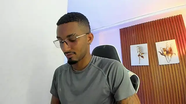 Snapshot of Darwin_mayo chatting on April 30, 5:20 pm Darwin mayo online show from April 30, 5:20 pm