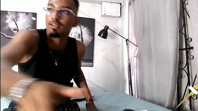 Snapshot of Darwin_mayo chatting on November 10, 5:18 pm Darwin mayo online show from November 10, 5:18 pm