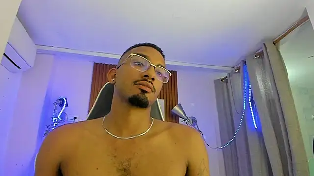 Snapshot of Darwin_mayo chatting on May 11, 4:04 pm Darwin mayo online show from May 11, 4:04 pm