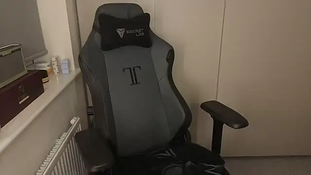 Snapshot of Lilly-Luscious chatting on October 15, 6:16 pm Lilly-Luscious online show from October 15, 6:16 pm