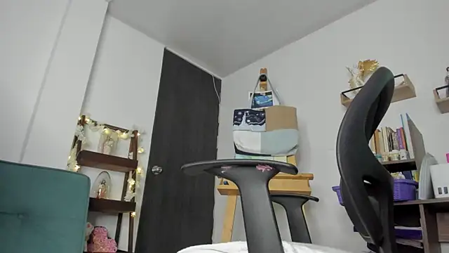 Snapshot of lady_sophie chatting on October 29, 3:00 pm lady sophie online show from October 29, 3:00 pm