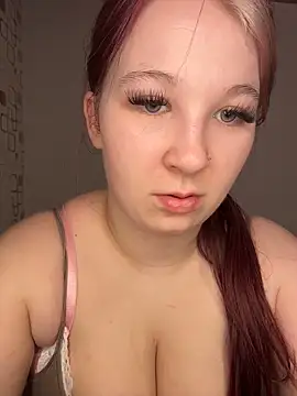 SweetTeenGirl online show from April 13, 5:50 pm