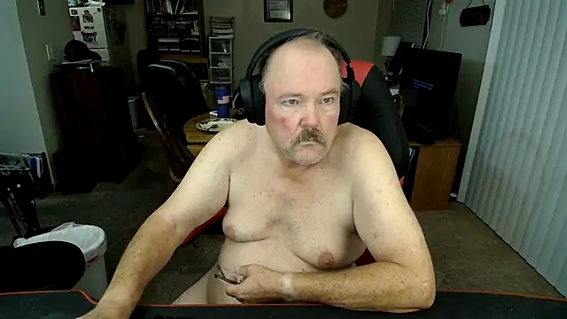 Snapshot of havethickcock chatting on October 5, 2:35 am havethickcock online show from October 5, 2:35 am