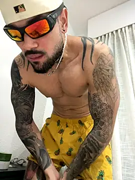 Snapshot of penebunny chatting on December 15, 4:40 am penebunny online show from December 15, 4:40 am