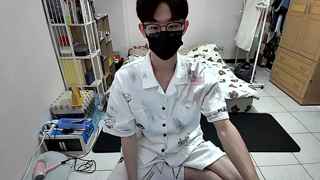 Snapshot of Kerberos_999 chatting on October 9, 6:58 am Kerberos 999 online show from October 9, 6:58 am