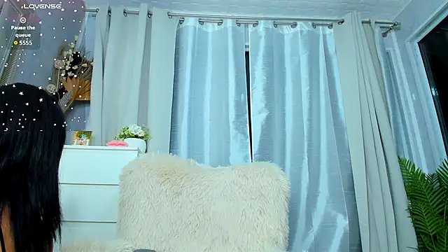 Snapshot of ParissHiltonX chatting on September 13, 3:17 am ParissHiltonX online show from September 13, 3:17 am