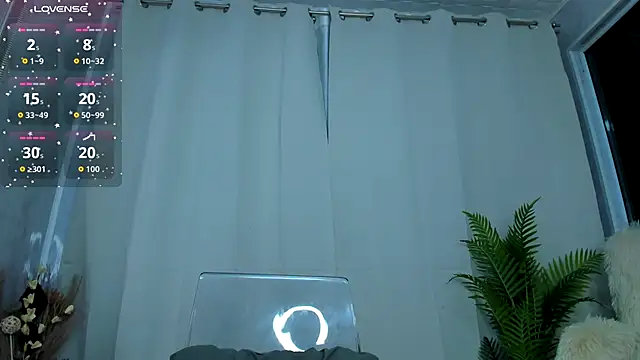 Snapshot of ParissHiltonX chatting on October 7, 3:40 am ParissHiltonX online show from October 7, 3:40 am