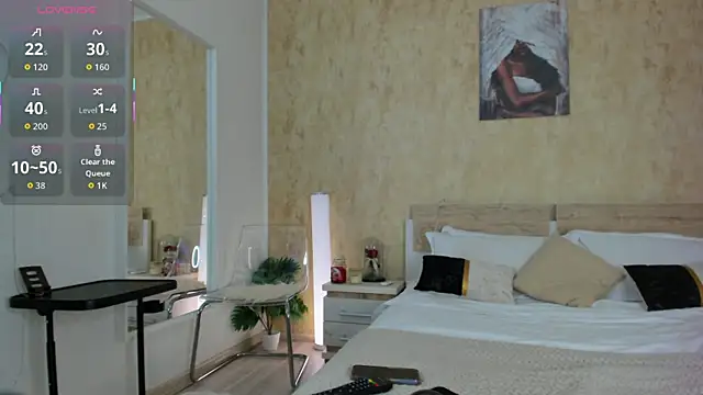 ParissHiltonX online show from November 4, 4:49 am