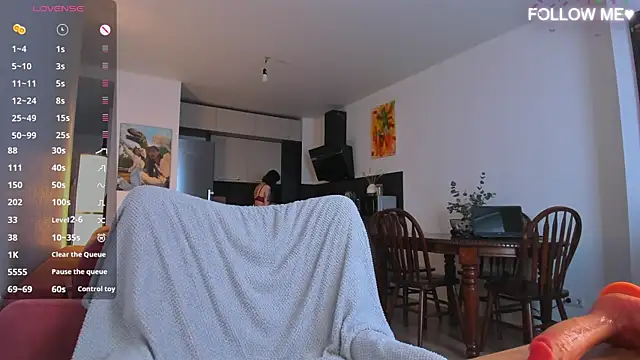 MilkyDana online show from April 10, 8:21 am