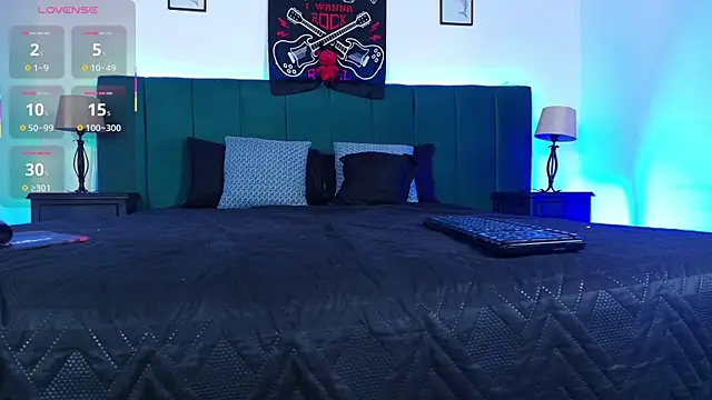 Snapshot of Alisse_Moore chatting on October 24, 1:43 pm Alisse Moore online show from October 24, 1:43 pm