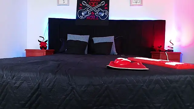 Alisse Moore online show from March 5, 12:24 pm