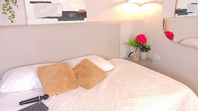 Snapshot of LanaRozz chatting on November 9, 2:10 pm LanaRozz online show from November 9, 2:10 pm