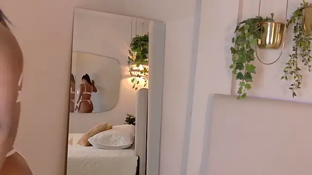 Snapshot of LanaRozz chatting on October 23, 7:34 pm LanaRozz online show from October 23, 7:34 pm