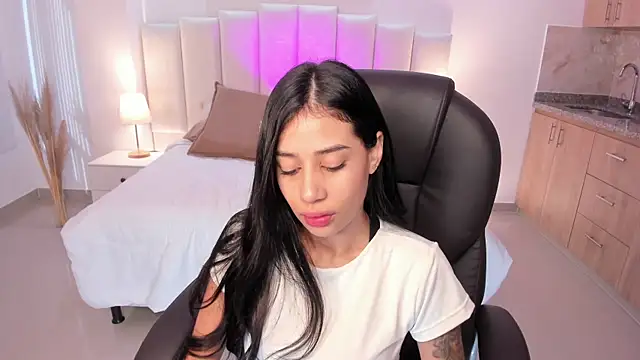 Snapshot of miranda_crawfor chatting on October 31, 12:35 pm miranda crawfor online show from October 31, 12:35 pm