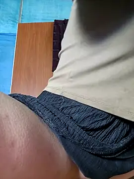 Snapshot of crdzgs chatting on November 22, 12:21 am crdzgs online show from November 22, 12:21 am