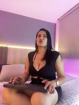 Atenea Clerk online show from April 15, 1:59 pm