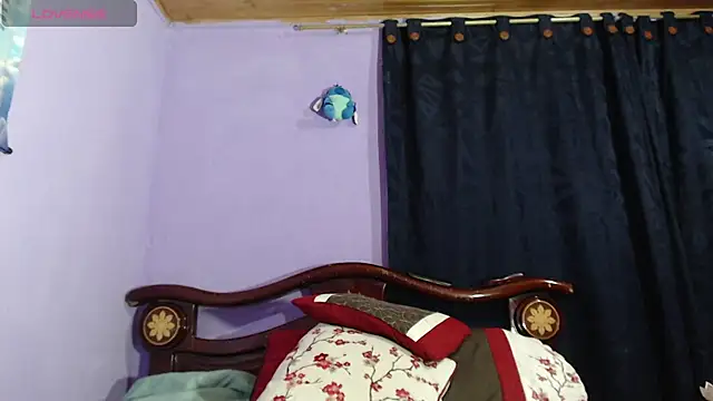 Snapshot of _Bombom__ chatting on October 31, 12:18 am Bombom online show from October 31, 12:18 am