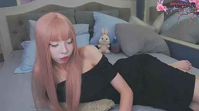 Snapshot of Evelyn_Neal chatting on November 17, 4:22 pm Evelyn Neal online show from November 17, 4:22 pm