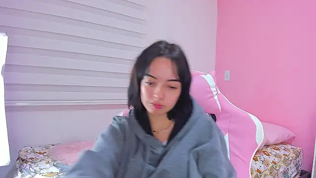 alexaa fox online show from December 19, 5:00 am