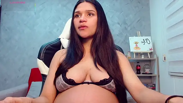 Snapshot of Roxxi_2110 chatting on October 6, 1:40 am Roxxi 2110 online show from October 6, 1:40 am