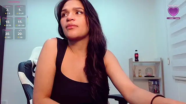 Snapshot of Roxxi_2110 chatting on October 1, 1:00 am Roxxi 2110 online show from October 1, 1:00 am