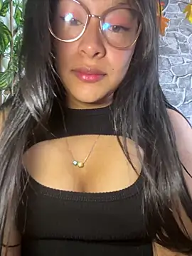 Liulee2 online show from September 13, 3:45 pm