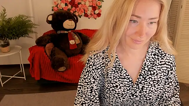 Snapshot of AstraMonroe chatting on May 24, 10:26 am AstraMonroe online show from May 24, 10:26 am