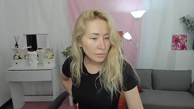 AstraMonroe online show from April 17, 6:05 am