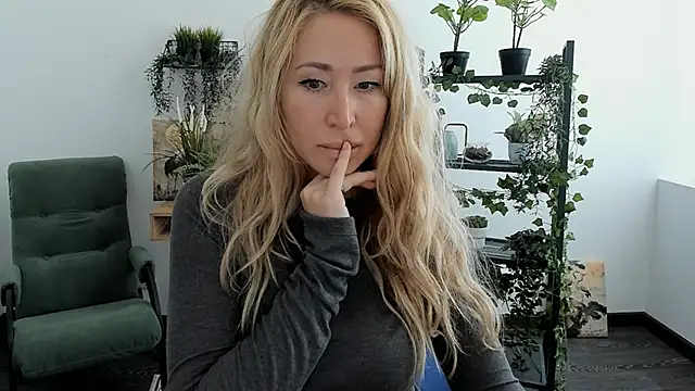 AstraMonroe online show from March 19, 6:46 am